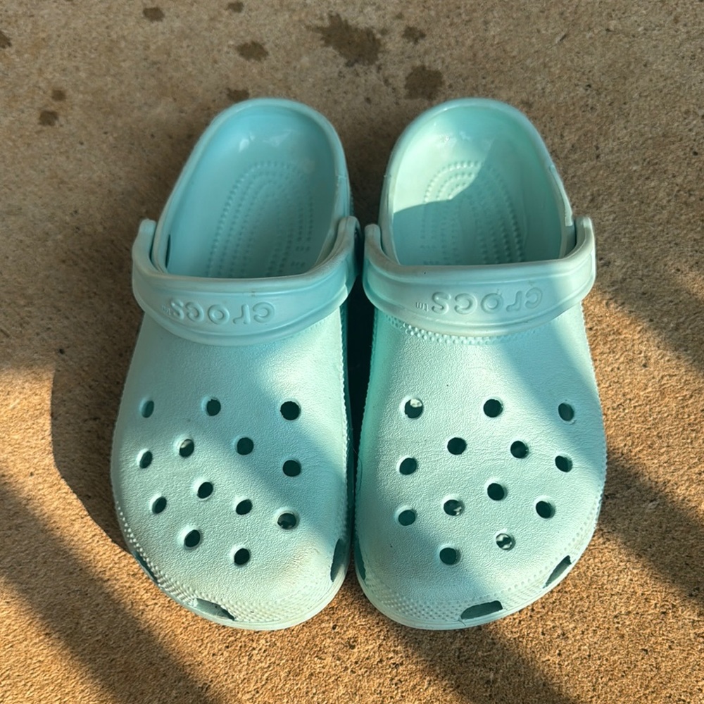 Women’s crocs